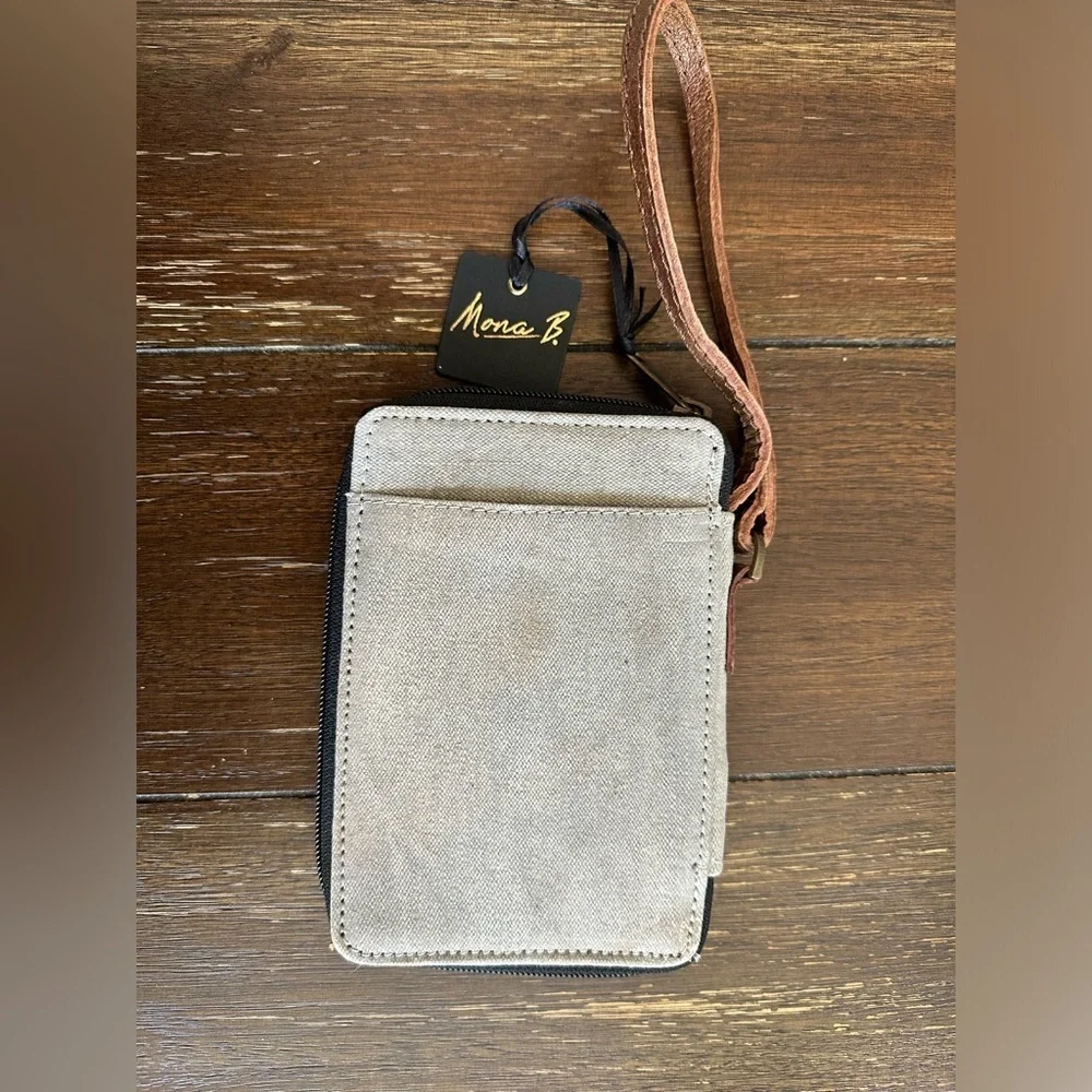 Mona B. Sea side wristlet